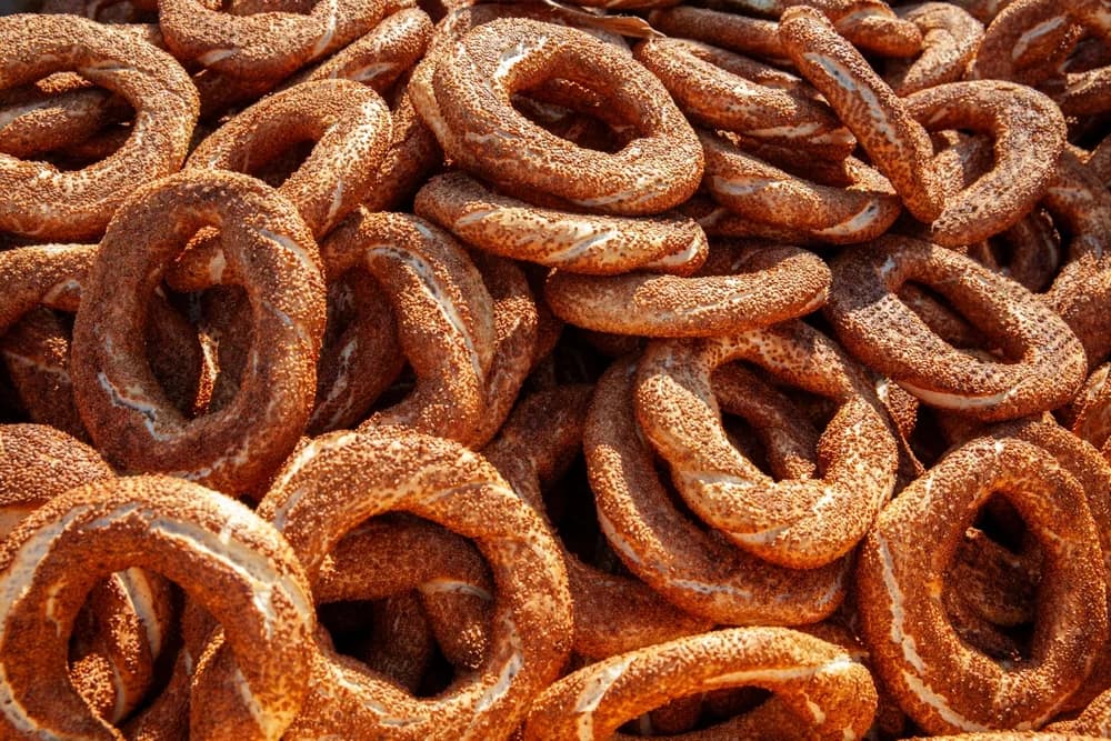 A pile of freshly baked sesame-crusted Turkish simit