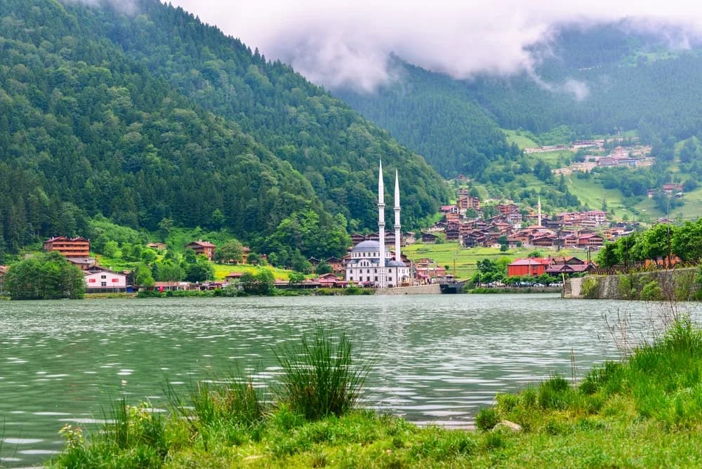 Uzungöl lake with its lakeside mosque, Trabzon